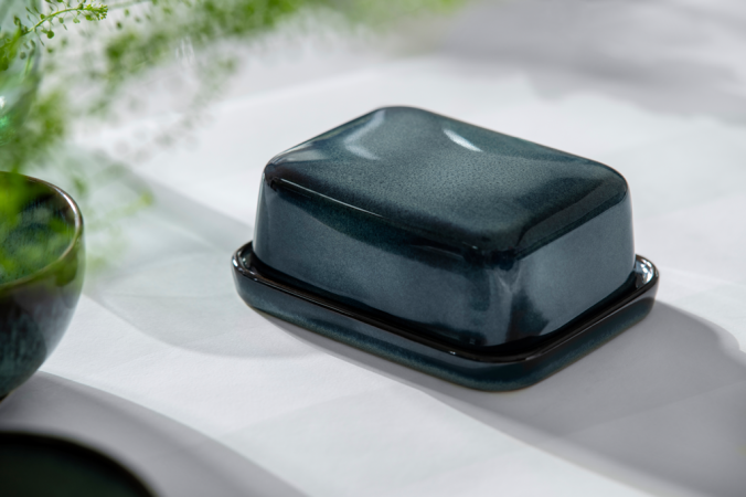 1042591800 Lave gris, butter dish
