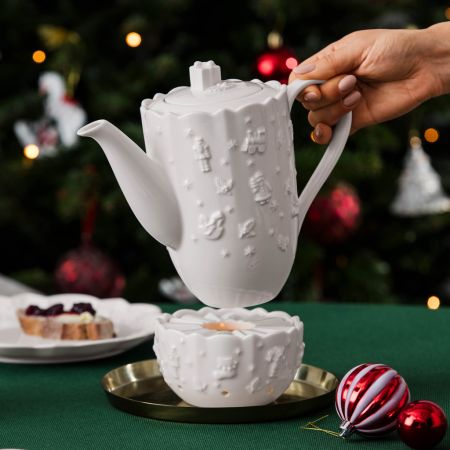 1486580071 Toys Delight Royal Classic coffee pot with festive Christmas design