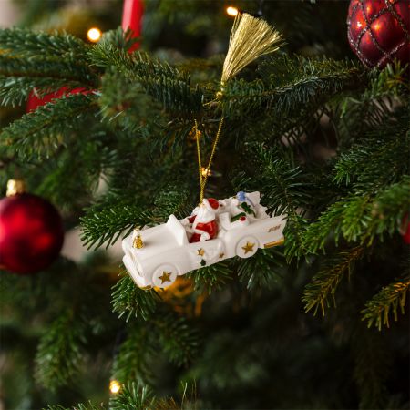 1486754366-christmas-classics-ornament-cadillac-2026