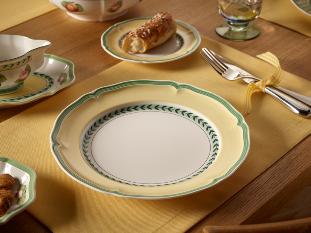 1022832620 French Garden Vienne, dinner plate