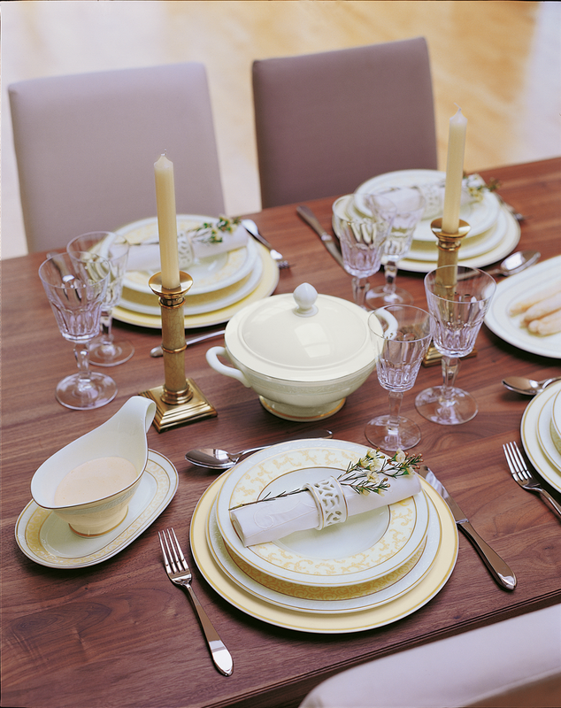 1043903408 Ivoire, sauce boat base