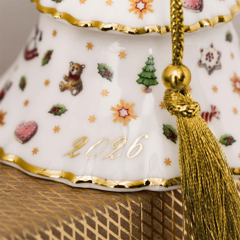 1486754358-christmas-classics-ornament-christmas-tree-2026