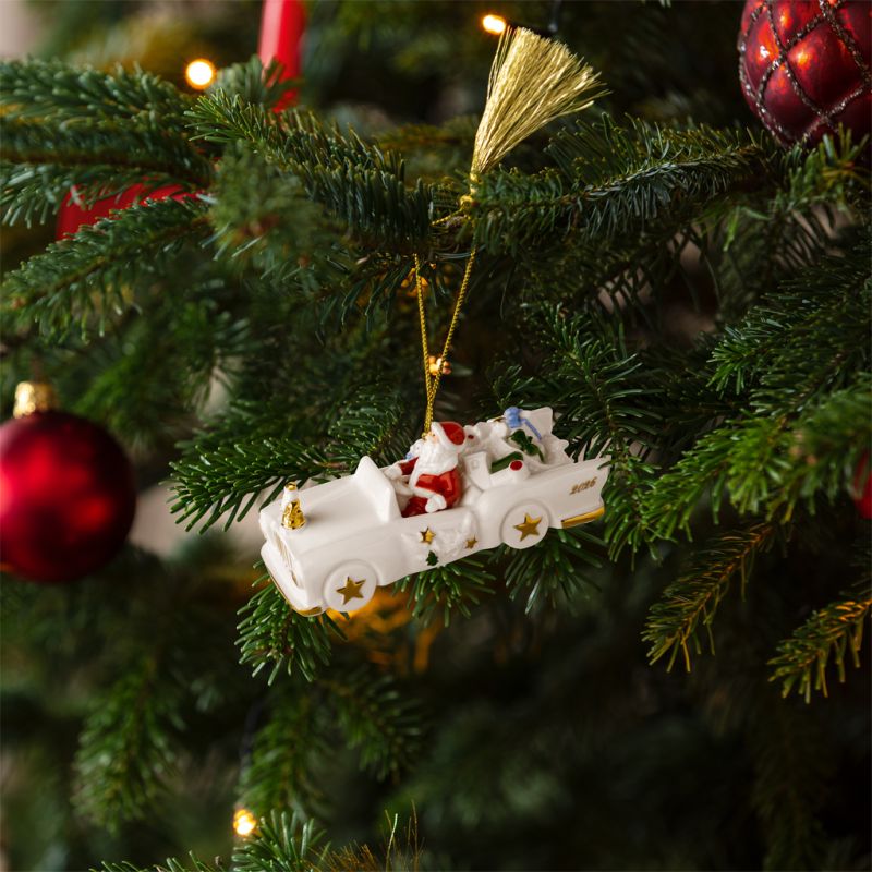 1486754366-christmas-classics-ornament-cadillac-2026