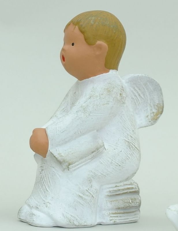 Singer Angel - Ibo sitting on stack of books - 14 cm